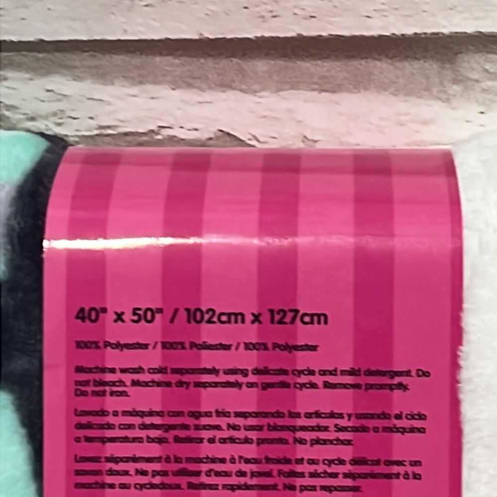 Hello Kitty Silky Soft Throw - Picture 6 of 7